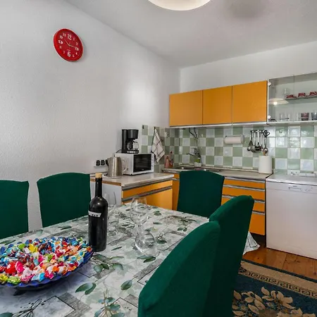 Gorgeous In Apartment Jadranovo